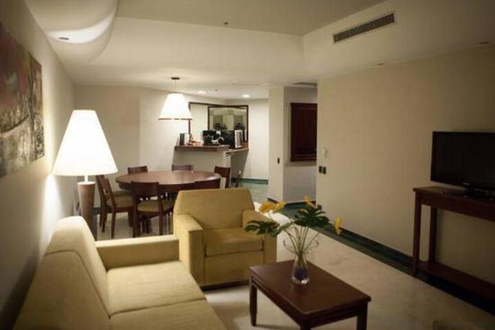 Hotel Embassy Suites by Hilton Valencia