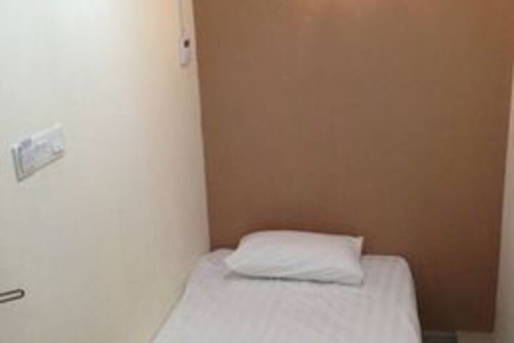Room 7 of 20