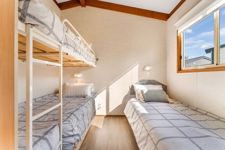 Room 13 of 211