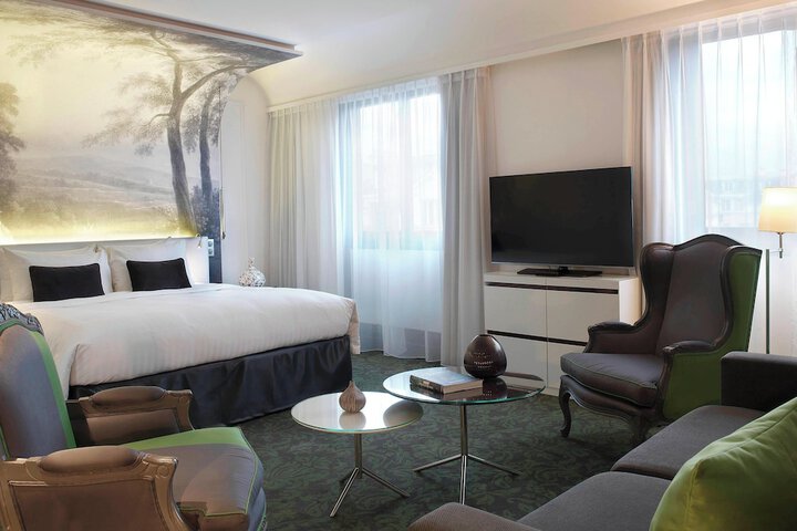 Room 15 of 160