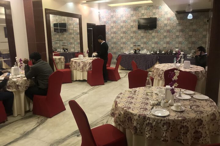 Dining 243 of 288