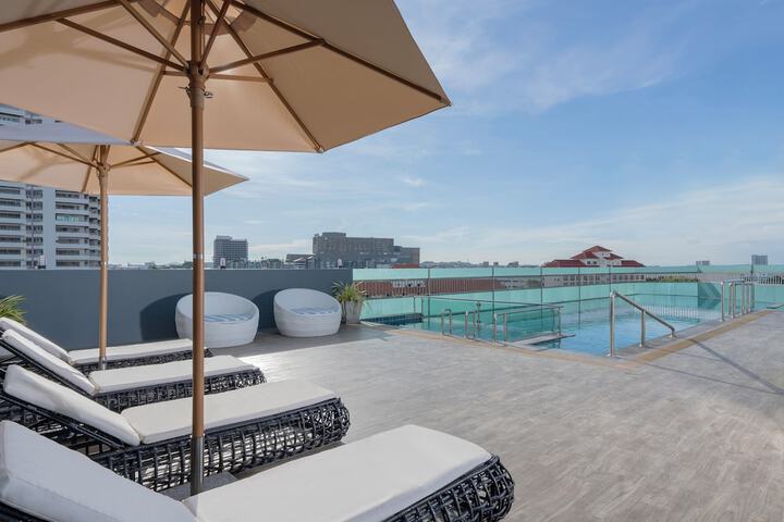 Hotel with Pool
