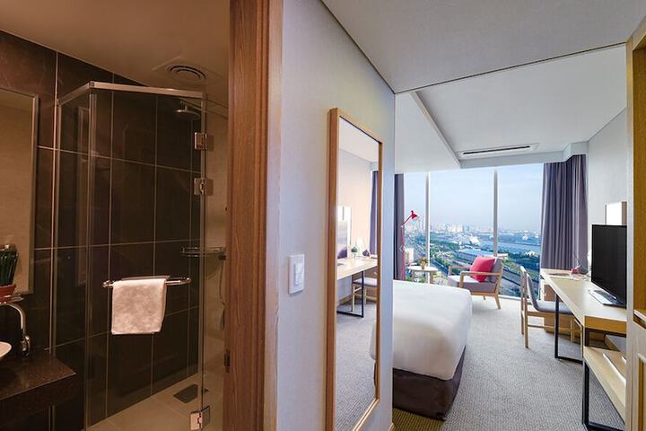 Room 22 of 38