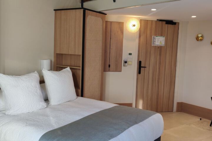 Room 14 of 135