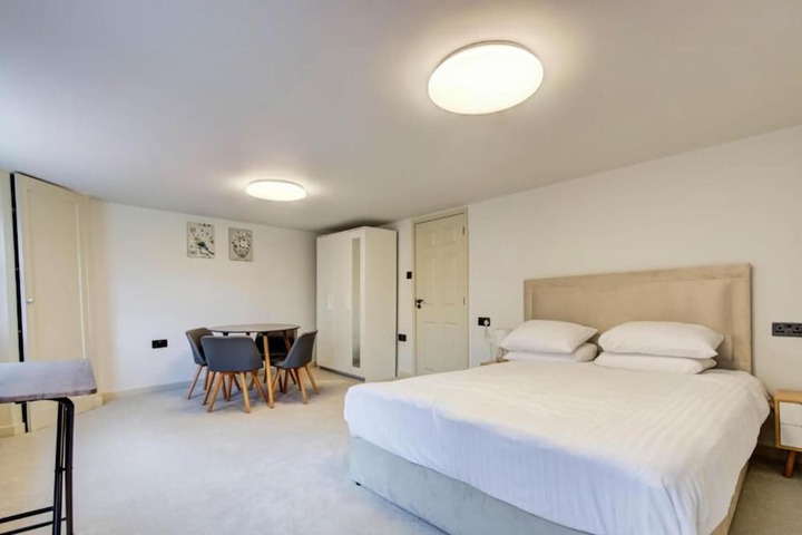 Stylish 2BR Apartment in Leicester Square