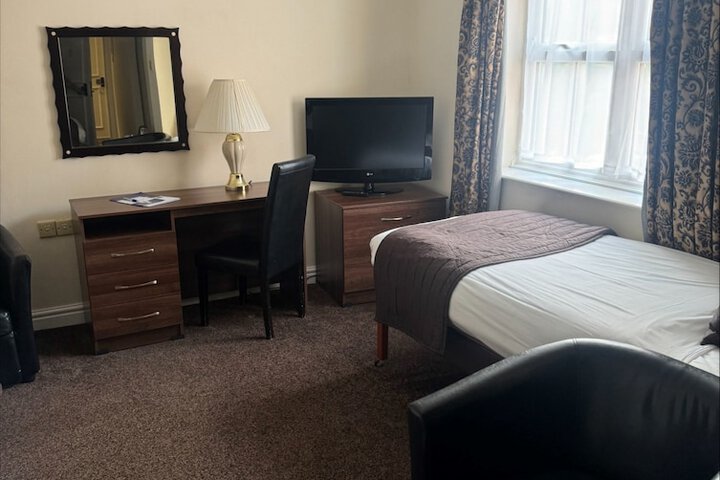 Room 12 of 141