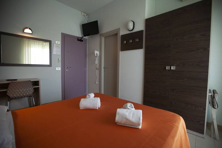 Room 7 of 34