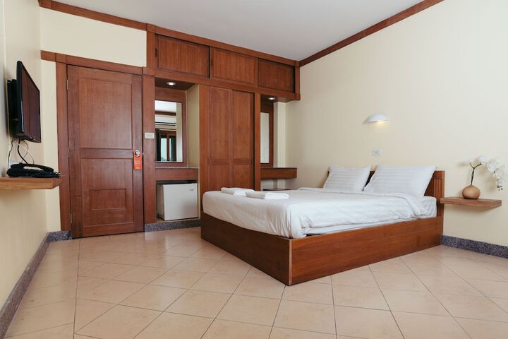 Room 13 of 85