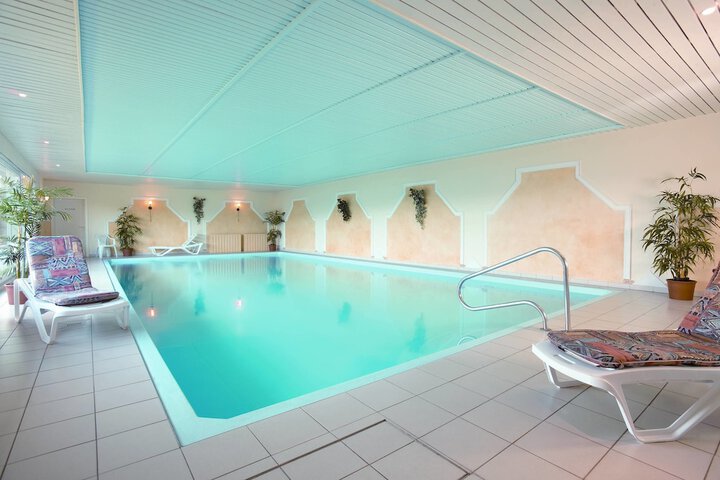 Hotel Pool