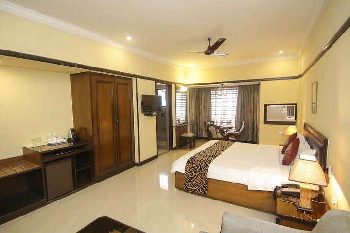 Room 25 of 77