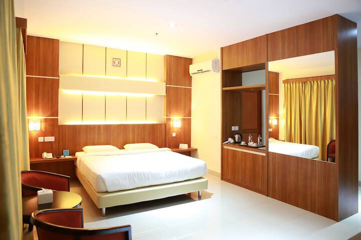 Room 9 of 18