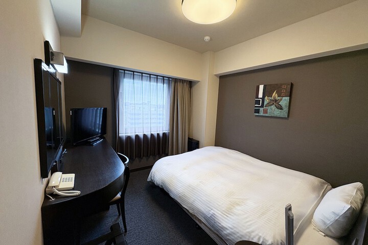 Room 7 of 28