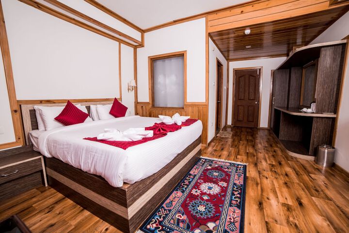 Room 8 of 28