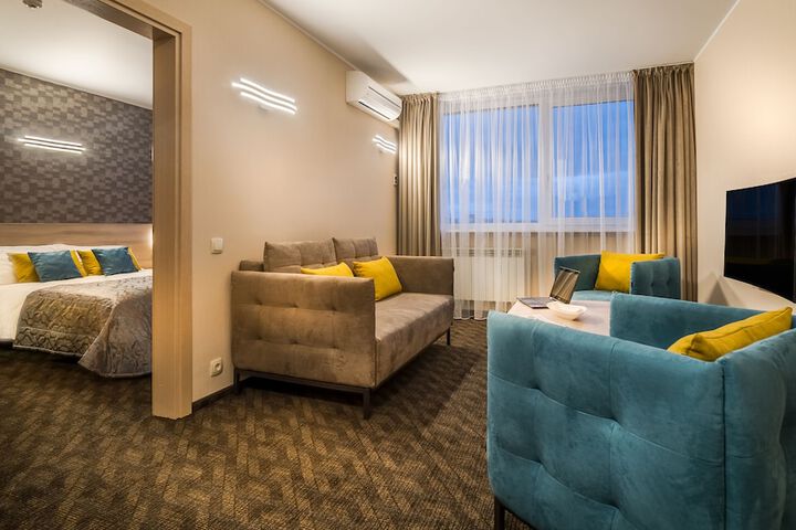 Room 21 of 77