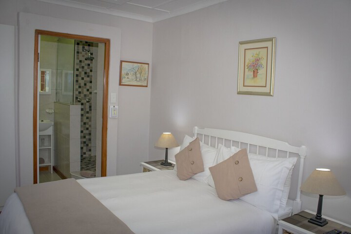 Room 10 of 98