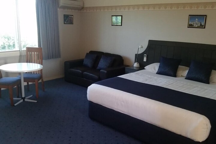 Room 4 of 26