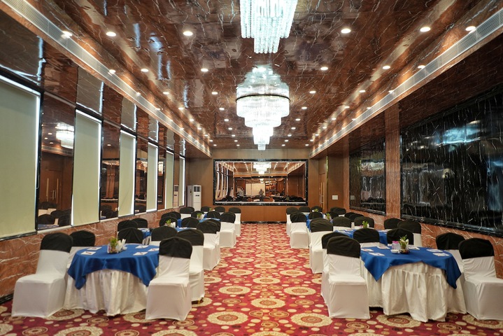 Ballroom/Hall 37 of 68