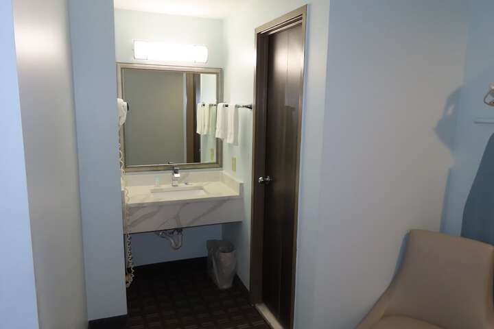 Room 32 of 75