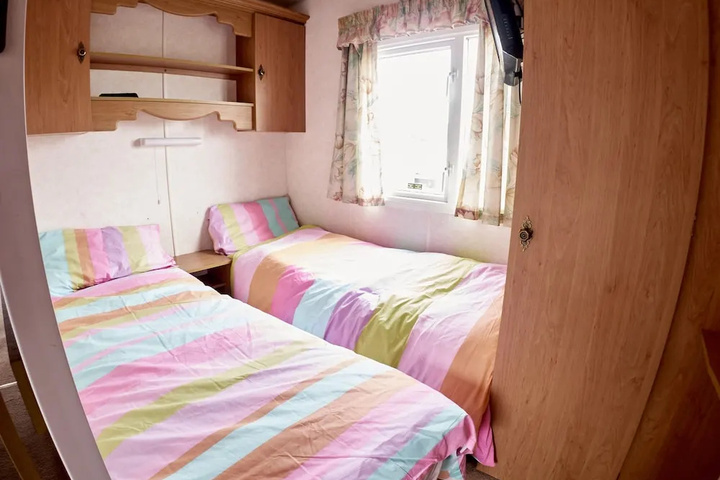Room 2 of 3
