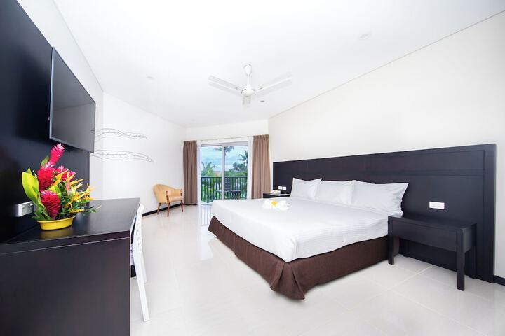 Room 8 of 28