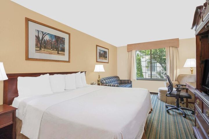 Room 4 of 47
