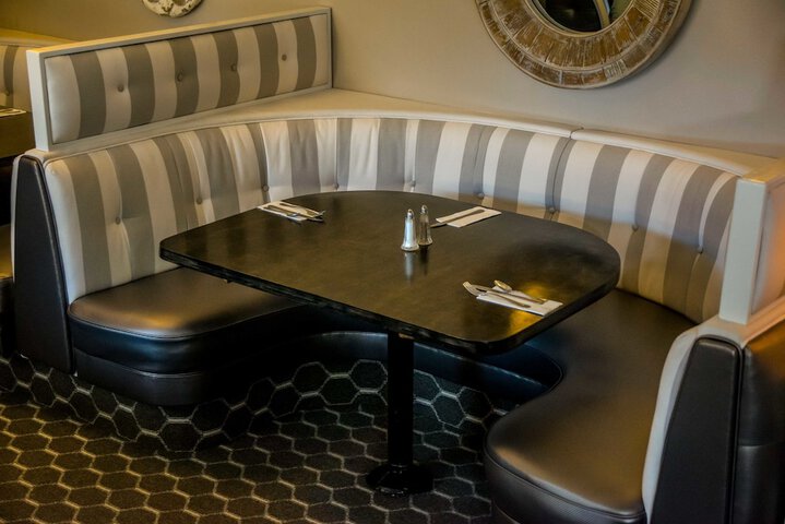 Dining 30 of 41