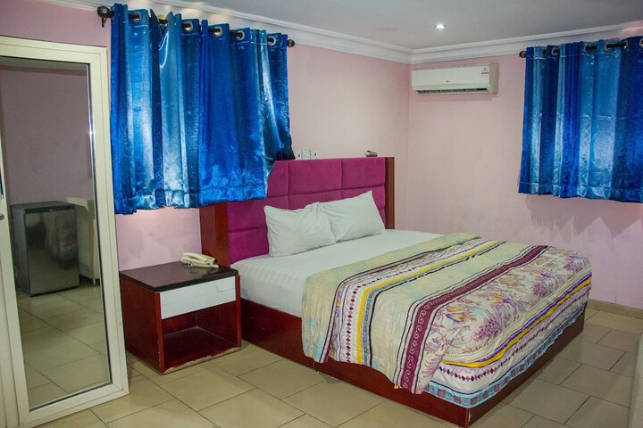 Room 18 of 48