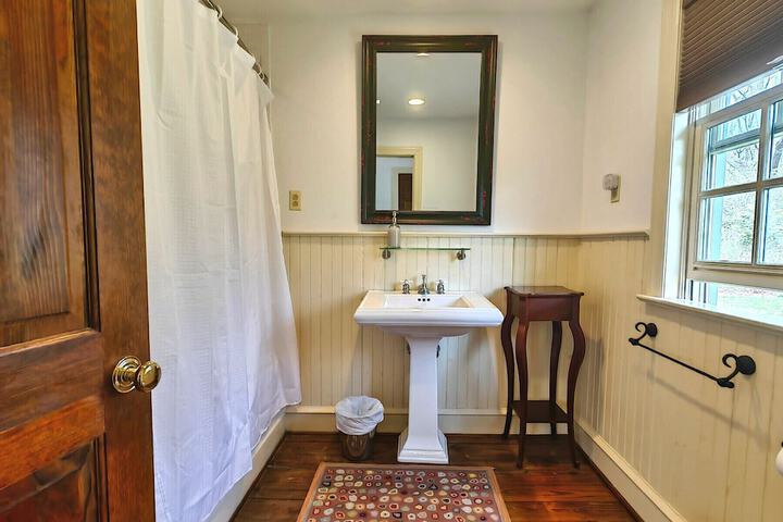 Room 16 of 29