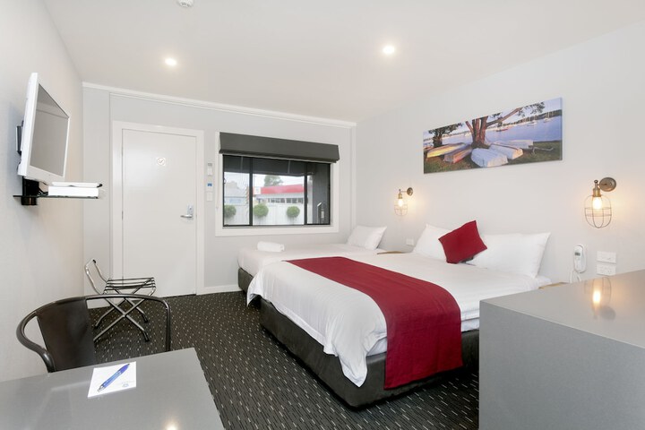 Room 5 of 65