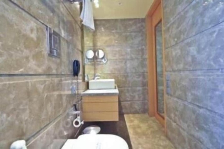 Room 19 of 25