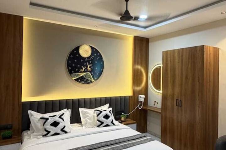 Room 4 of 96