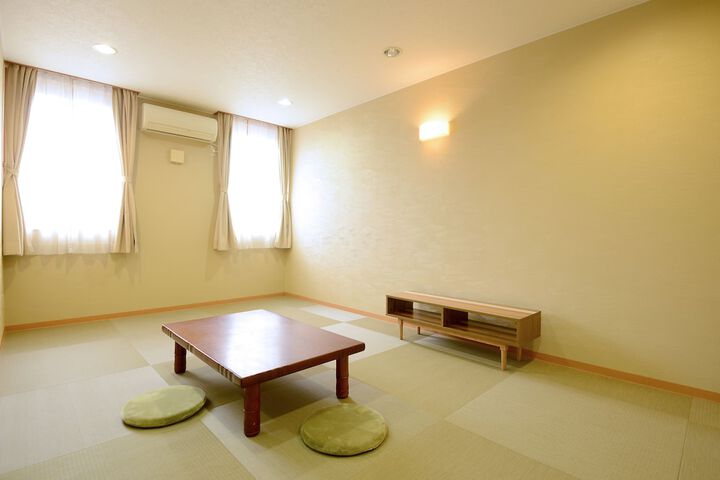 Room 3 of 82