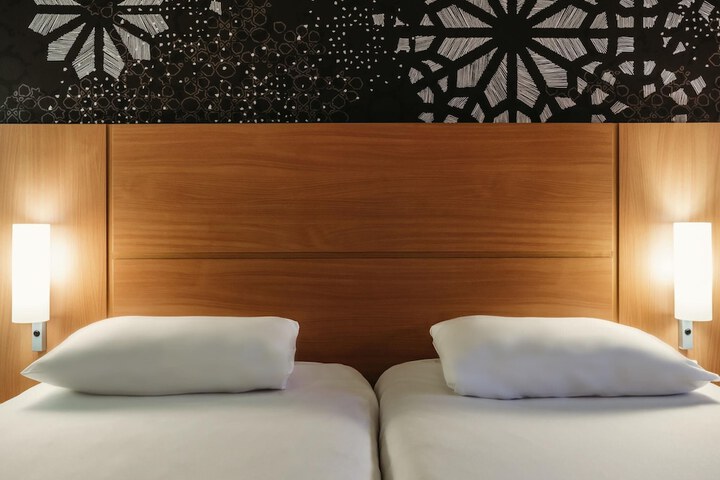 Room 19 of 112