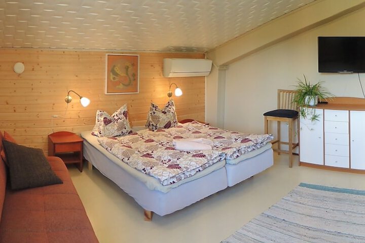 Room 6 of 43