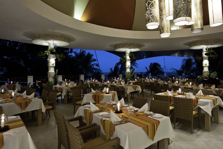 Dining 54 of 63