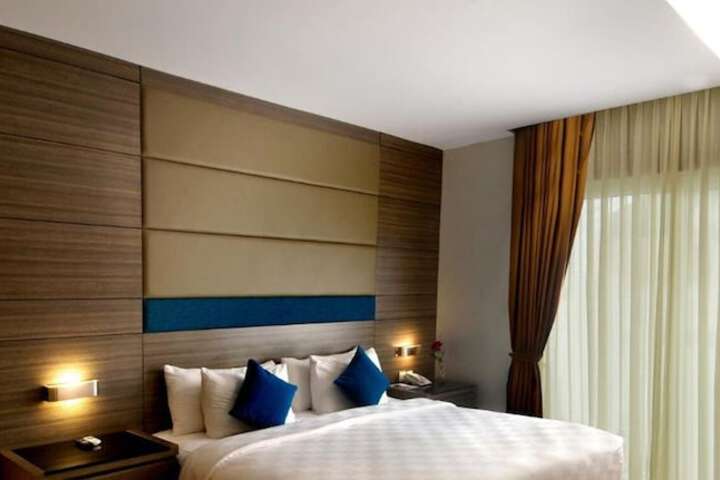 Room 15 of 37