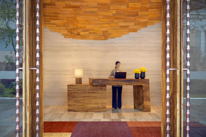 Entrance & Lobby