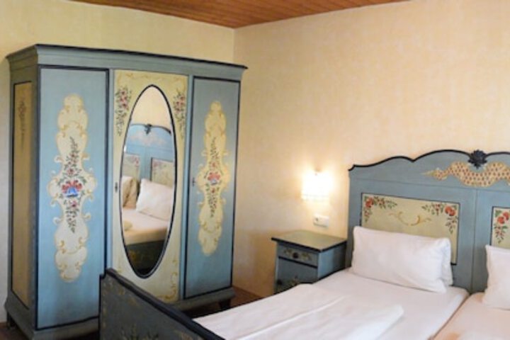 Room 8 of 42