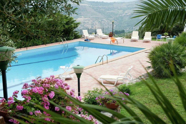 Pool 6 of 13