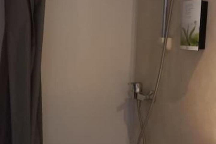 Room 15 of 48