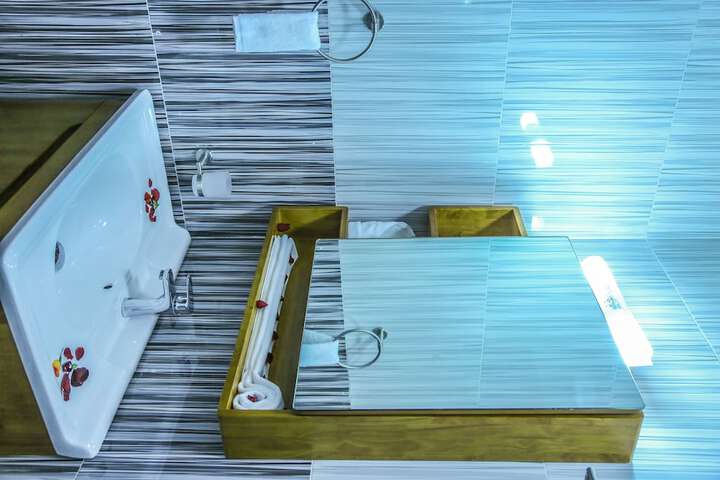 Room 33 of 47