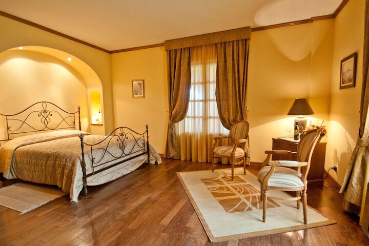 Room 5 of 94