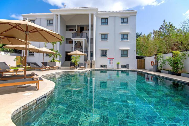 Hotel with Pool