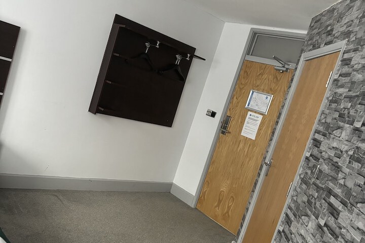 Room 12 of 86