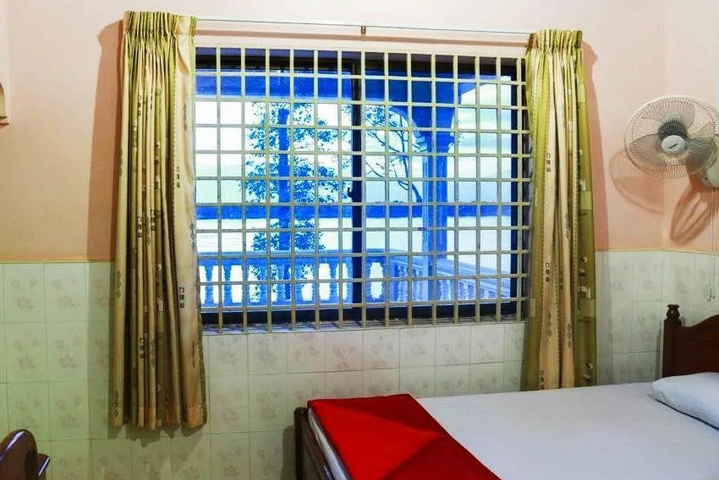 Room 2 of 12