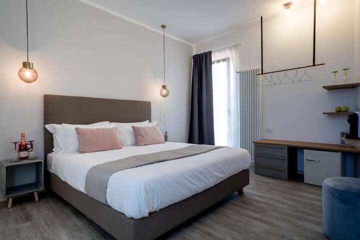 Room 6 of 32