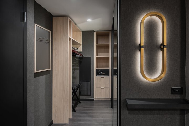 Room 16 of 60