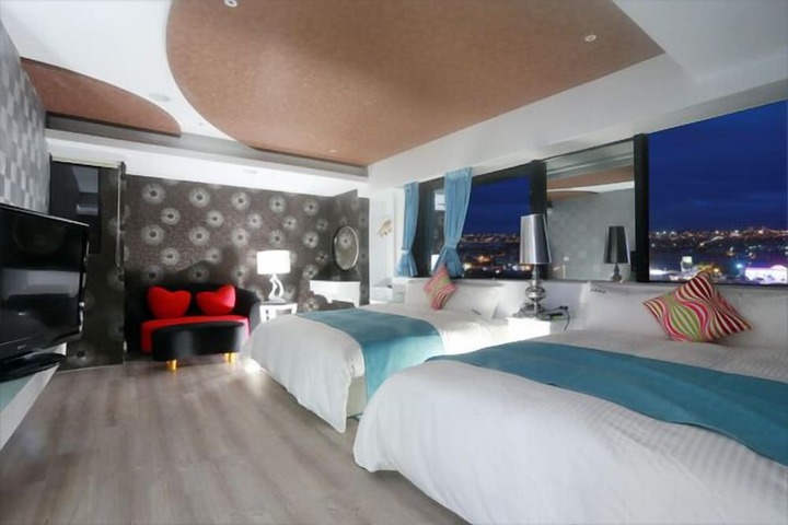 Room 17 of 34