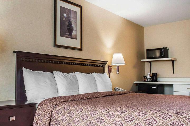 1 King Bed (3 of 14)