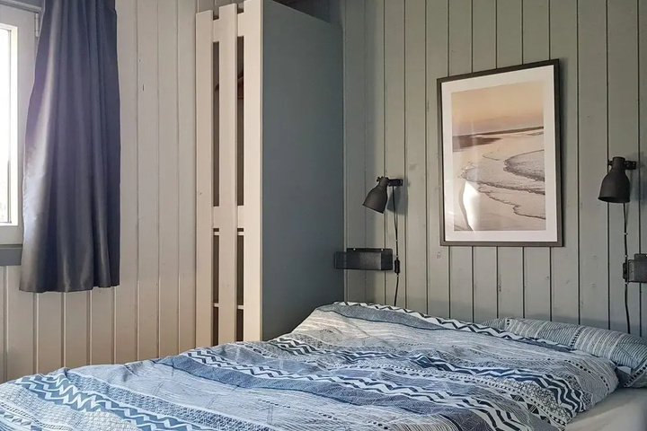 Room 4 of 13